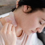 Rodillo facial cuarzo rosa + gua sha